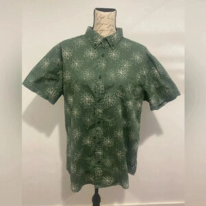 Prana short sleeve button down shirt. Green and cream. Size large. Slim fit